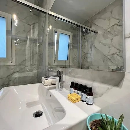 Stylish Apartment *